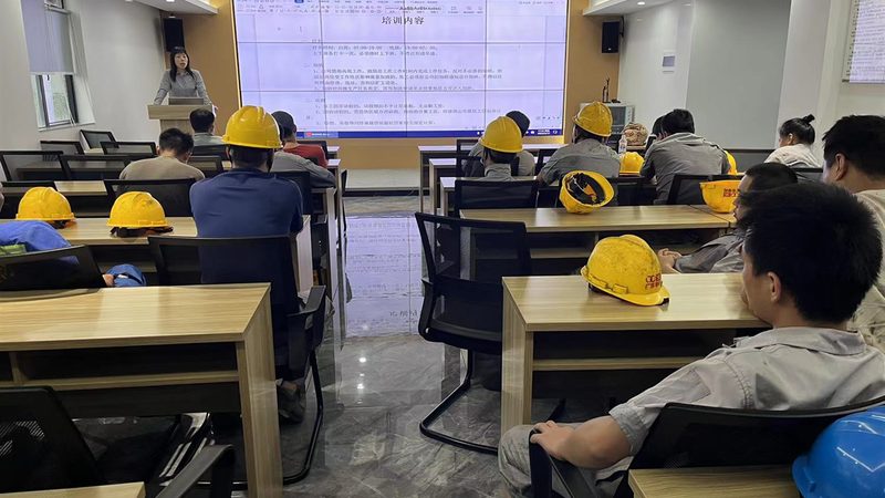 选择课程时，要关注课程质量。可以从以下几个方面进行判断：