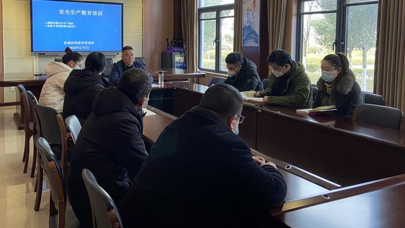 这种方法关注学员在培训过程中所获得的知识、技能和态度等方面的提升。具体包括：