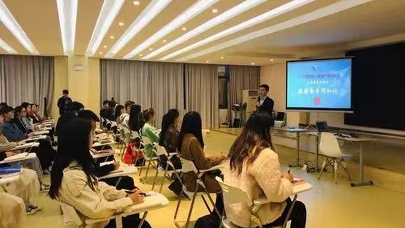 行业背景：技能培训市场蓬勃发展，加盟需谨慎