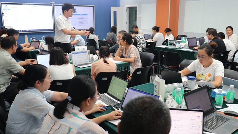在线教育平台的价格构成相对复杂，主要包括以下几部分：